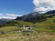 73 Vista sulla Baita del Camoscio (1750 m)